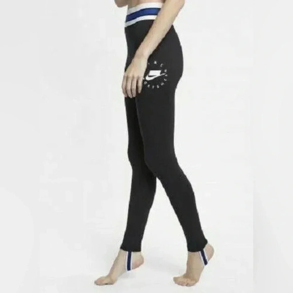 ✨Host Pick✨ Nike Leggings with Stirrups - Picture 3 of 8